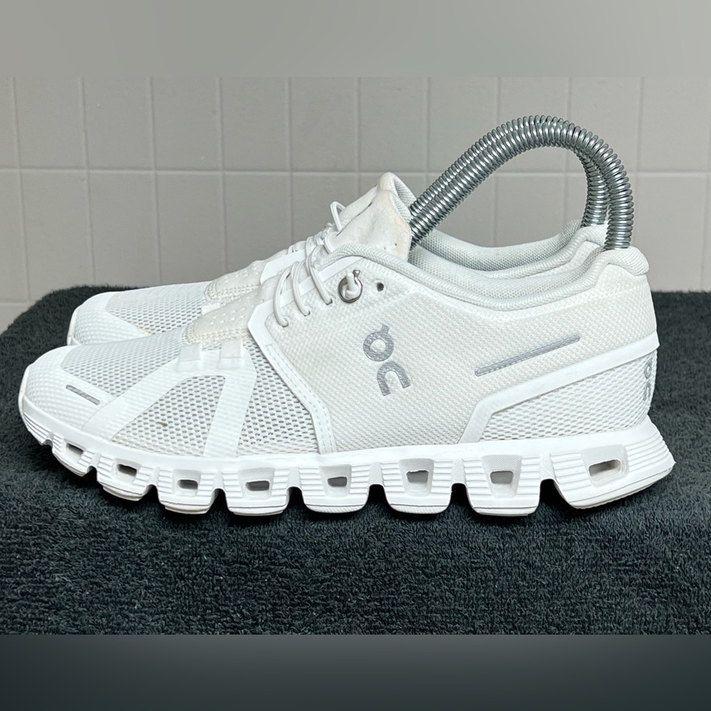 On Running White Silver Athletic Shoes Lightweight Performance
